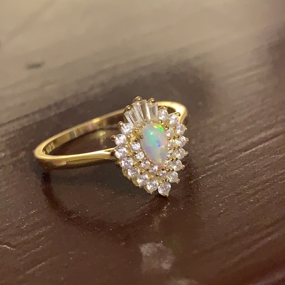 Beautiful NEW ring - Picture 2 of 3